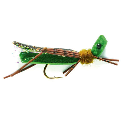 Grüner Foam Hopper – Heuschrecken-Trockenfliege mit Schaumstoffkörper, dunklem Flügel und langen braunen Beinen